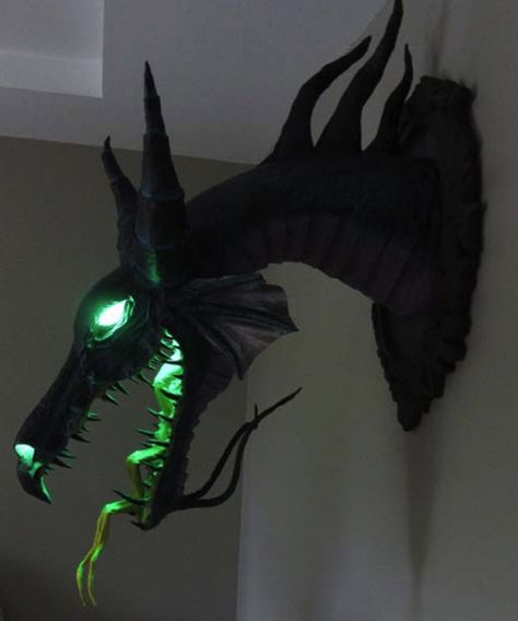 papier mache dragon light by "Dan the Monster Man" Dragon Origami, Maleficent Dragon, Make A Dragon, Paper Mache Projects, Sleeping Beauty Maleficent, Origami Dragon, Paper Mache Sculpture, Paper Mache Art, Paper Mache Crafts