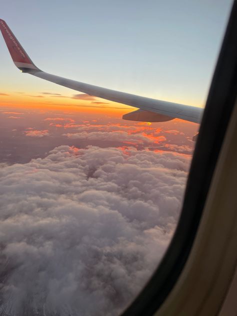 #sunrise #flight #norwigen #sky #clouds Flight Sky View, Fake Instagram Account, Airplane Sunrise, Sunrise Flight, Airplane Pics, Plane View, Proverbs 8, Plane Photos, Call With Boyfriend Screen