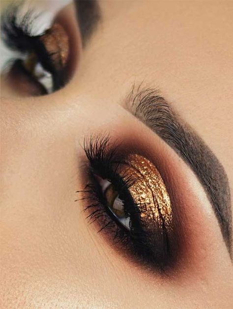 Your eye makeup is one of the most important aspects of your makeup because it affects your whole look dramatically. Since you will probably... Makeup For White Dress, Trucco Smokey Eye, Eye Makeup Glitter, Halo Eyeshadow, Golden Eye Makeup, Brown Smokey Eye, Makeup History, Make Up Gold, Gold Smokey Eye