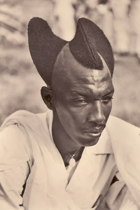 Tutsi man, 1923. Photo courtesy of NEU Usumbura. Traditional Hairstyle, African People, Creative Hairstyles, Photo Vintage, African History, Black Man, African Culture, African Beauty, African Hairstyles