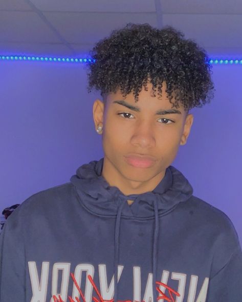 23.7k Likes, 466 Comments - SlimedupMike (@therealslimedupmike) on Instagram: “tb to my old hair” Hairstyles For Teenage Guys, Boys Curly Haircuts, Black Boy Hairstyles, Black Boys Haircuts, Mixed Guys, Teenage Guys, Light Skin Men, Dark Skin Boys