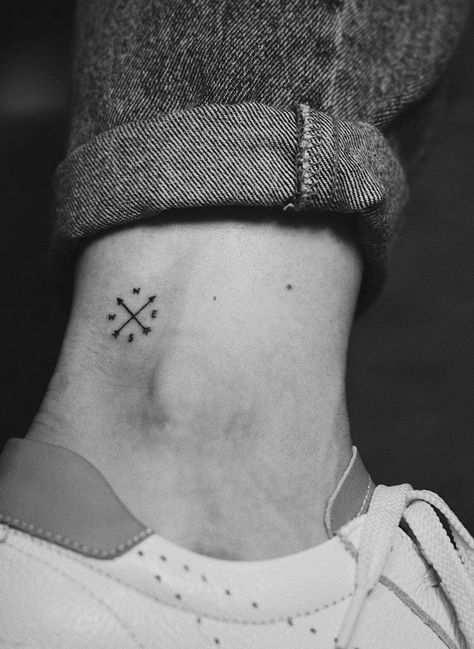 Compass Tattoo On Ankle, Men’s Body Tattoo Ideas, Simplistic Compass Tattoo, Unique Compass Tattoos For Women, Small Compass Tattoo Design, My World Tattoo Ideas, Men Ankle Tattoo Ideas, Travel Tattoo Ideas For Guys, Compass Tattoo Ankle