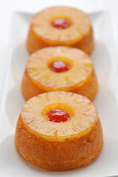 These mini pineapple upside down cakes are so pretty and they're REALLY SIMPLE to make! This is such an easy dessert recipe that is simple enough to make at the last minute on a weeknight but beautiful (and DELICIOUS!) enough to serve to guests! That warm, gooey glaze that comes out with the pineapple is soooooo good!! Pineapple Upside Down Cakes, Upside Down Cakes, Mini Pineapple Upside Down Cakes, Mini Torte, Easy Dessert Recipe, Mini Bundt Cakes, Pineapple Upside, Pineapple Upside Down Cake, Pineapple Upside Down