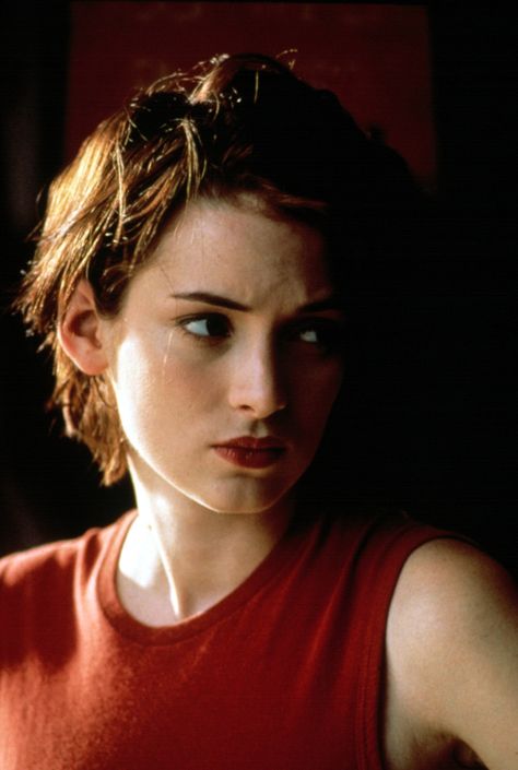 TBT: Winona Ryder Will Always Be The Ultimate '90s Brunette Winona Ryder Reality Bites Hair, Reality Bites Winona Ryder, Winona Ryder Reality Bites, Winona Ryder Hair, 90s Bixie, Pelo Ulzzang, Winona Ryder Style, Winona Ryder 90s, Winona Forever