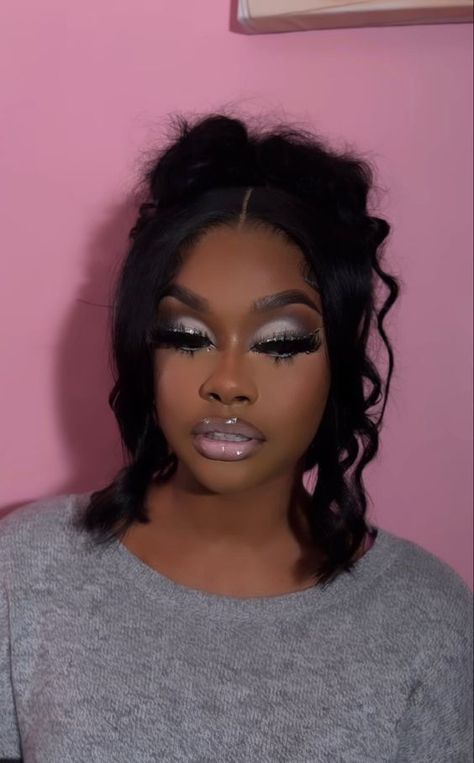 Sliver Makeup, Black Makeup Looks, Birthday Makeup Looks, Face Beat Makeup, Grey Makeup, Glitter Makeup Looks, Prom Eye Makeup, Soft Makeup Looks, Prom Makeup Looks