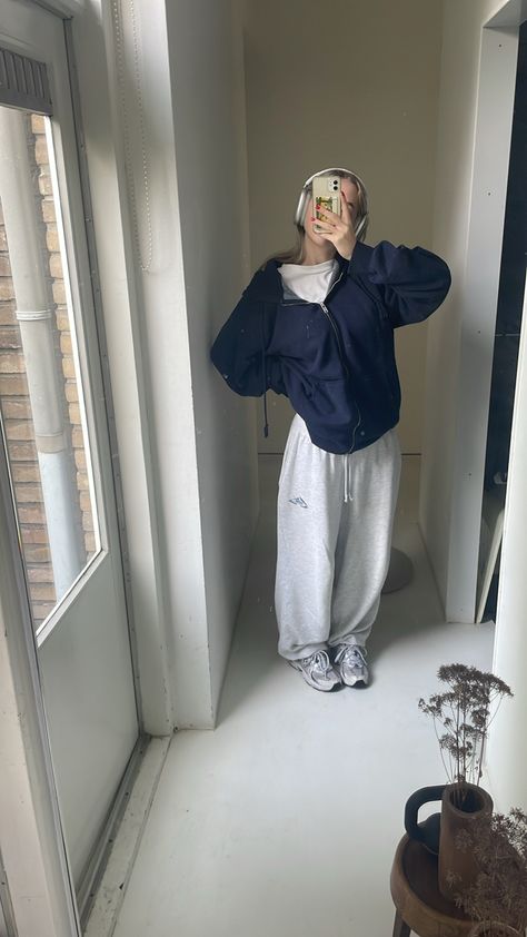 Comfy Baggy Outfits, Hoodie And Sweatpants Outfit, Gray Sweatpants Outfit, Tomboy Stil, Pakaian Hipster, Tomboy Outfit, Baggy Outfit Ideas, Boyish Outfits, Sweatpants Outfits