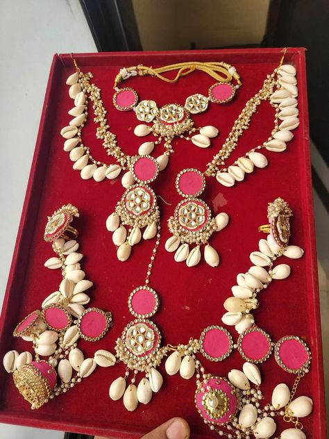 Buy Pink Bridal Shells Jewelry Set With Kalira for Haldi Bridal Shells Jewelry Set for Mehendi Haldi Floral Shells Jewelry Set Online in India - Etsy Jewellery For Haldi Bride, Pink Haldi Jewellery, Haldi Jewellery Bridal Flowers Set, Unique Haldi Jewellery For Bride, Kaudi Shell Jewellery For Haldi, Shell Jwellery Haldi, Haldi Jewellery Bridal Flowers Yellow, Haldi Bridal Jewellery, Bridal Haldi Jewellery