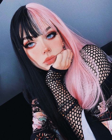 Black Hair Pink Highlights, Black Pink Hair, Half Colored Hair, Brown And Pink Hair, Half Dyed Hair, Dyed Hair Ideas, Short Fluffy Hair, Half And Half Hair, Pink And Black Hair