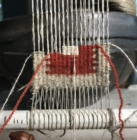 Tapestry Loom Weaving, Tapestry Loom, Handwoven Tapestry, Weaving Loom Projects, Peg Loom, Weaving Wall Hanging, Weaving Tutorial, Weaving Loom, Diy Weaving