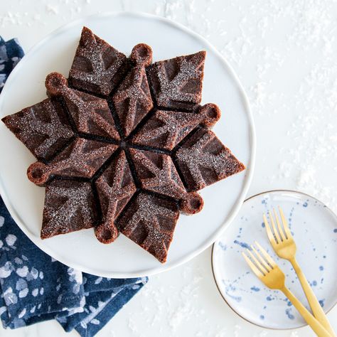 https://www.nordicware.com/recipe/peppermint-fudge-cake/ Chocolate Texture, Peppermint Fudge, Pull Apart Cake, Snowflake Cake, Mini Cake Pans, Frozen Snowflake, Cake Shapes, Fudge Cake, Bundt Cakes Recipes