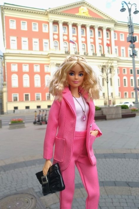 Corporate Barbie, Barbie Background, Boss Barbie, Pink Academia, Pink Wardrobe, Barbie Room, Barbie Diorama, Artist Fashion, Barbie Style