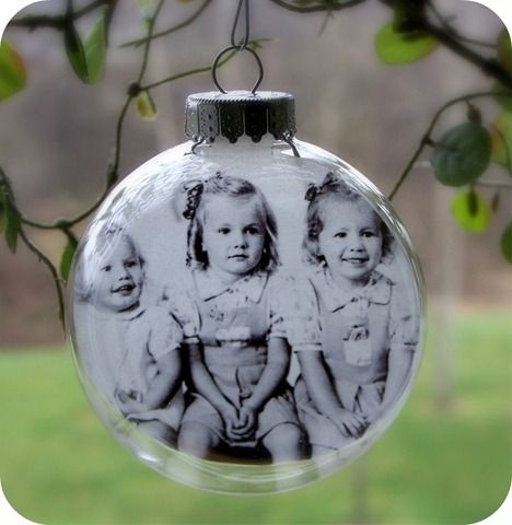 print your photo on vellum, cut in circle, roll up and stick in clear glass ornament.                                                                                                                                                                                 More Navidad Diy, Photo Ornaments, Noel Christmas, Housewarming Gifts, Christmas Joy, Cherished Memories, Diy Christmas Ornaments, Christmas Projects, Ornament Set