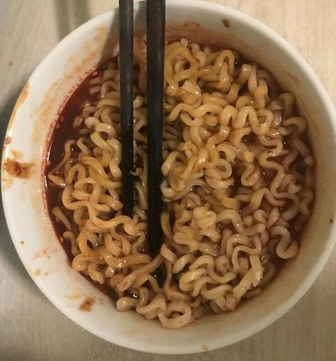 Samyang Noodles, I Want Food, Food Pic, Midnight Snack, Be Irresistible, His Secret Obsession, Food Drinks Dessert, Food Goals, Food Is Fuel