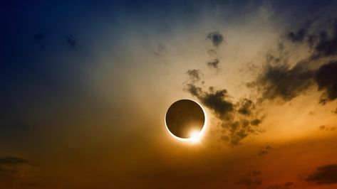 The Battle of the Eclipse Eclipse Pictures, Solar Eclipse Photo, Things To Photograph, Eclipse Photos, Pictures Of The Sun, 2024 Eclipse, Partial Eclipse, Iphone Photo, The Eclipse