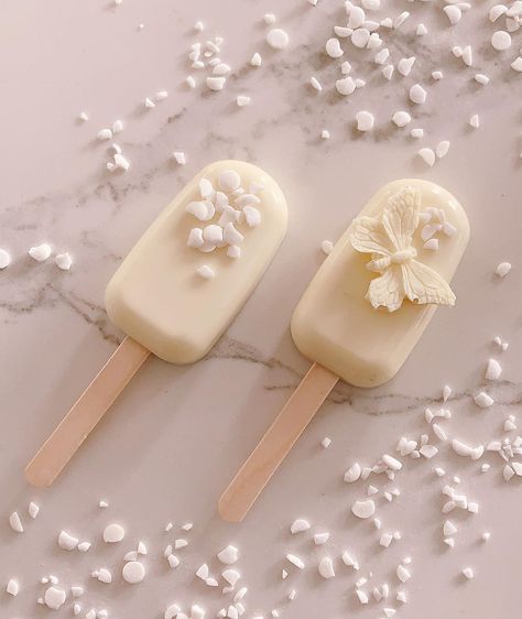 Wedding Cakesicles, Paleta Magnum, Popsicles Cake, Glazed Donuts, Donut Glaze, Ivory Wedding, Candy Apples, Popsicles, Cake Pops