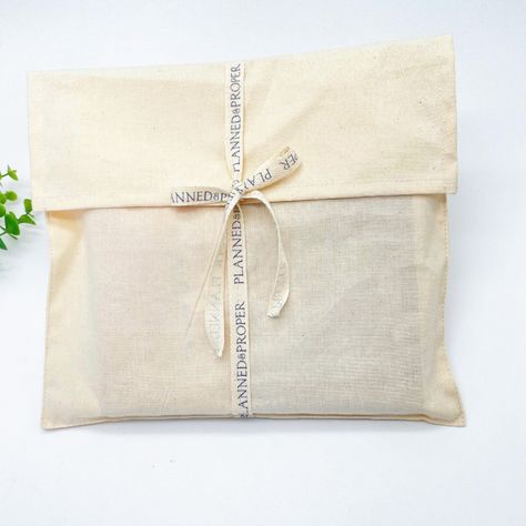 Fabric Bag For Packaging, Fabric Packaging Bag, Fabric Packaging Ideas, Packing Design Clothes, Clothes Packaging Design, Packaging Design Clothing, Linen Packaging, Packing Pouches, Luxury Box Design