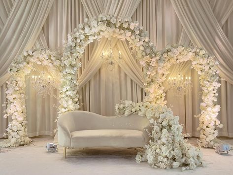 Z&H Wedding Reception 💕 Wedding Reception Loveseat, Reception Styling Wedding, Wedding Back Drop Reception, All White Wedding Decorations Receptions, Wedding Reception Wall Decor, Wedding Reception Backdrop Elegant, Grand Wedding Stage Decorations, Modern Wedding Stage Design, Shaadi Stage