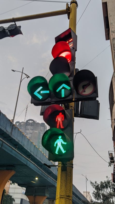 traffic signal, glitch, wtf New York Traffic Light, Traffic Signal Aesthetic, Road Signal, Driving Test Tips, Traffic Signals, Adopt Idea, Road Photography, Traffic Lights, Traffic Signal