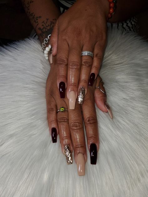 Dark Fall Nails With Glitter, Multi Colored Brown Nails, Trendy Fall Nails 2022, Fall Dark Nails, Fall Nails 2022 Brown, Sparkly Fall Nails, Fall Nails With Glitter, Nails W Glitter, Brown And Orange Glitter Nails