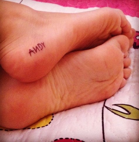 Toy Story 'Andy' tattoo . . . I would never usually think a tattoo with a significant other's name is a good idea, but this is adorable <3 Andy Tattoo, Tattoos Trendy, Tattoos Disney, Toy Story Tattoo, Tattoo Disney, Tattoo Foot, Winter Ball, Wild Tattoo, Foot Tattoos For Women