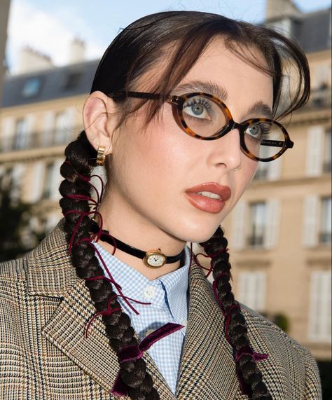 Emma Chamberlain Outfits, Leopard Glasses, Miu Miu Glasses, Glasses Inspiration, Emma Style, Eyewear Trends, Emma Chamberlain, Stylish Glasses, Eye Protection