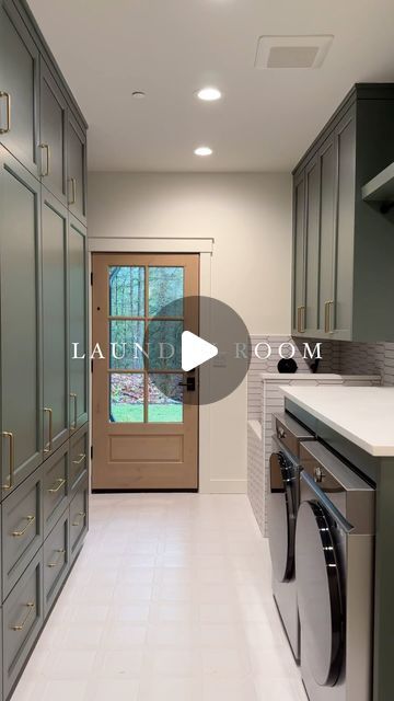 ᴏᴀᴋ ʜᴇᴀʀᴛʜ ʜᴏᴍᴇs on Instagram: "The laundry/mud room you need 🐶🙌🏼

Take a look at this amazing design and finish of our laundry and mud room from our new build project in Snoqualmie, Washington! A staple room for all families is the mud room, and for good reason. Having storage like this is essential for our young families who always have something going on. This room have 5 floor to ceiling cabinets with tons of storage, one for each kid, one for each member of your family, or however you see fit 🙌🏼 

But easily the best part of this room is the custom dog shower! With its own entrance from the garage or off the front of the house, you have easy access to a personal dog shower for our furry friends who like to play in the mud.. or to keep them out of your nice showers 😂 

Everyone n Utility And Storage Room Ideas, Ranch House Laundry Room, Laundry Room Plus Mud Room, Statement Laundry Room, Mud Room With Shower Ideas, Floor To Ceiling Cabinets Laundry Room, Laundry Room Plus Pantry, Laundry Room With Door To Outside, Laundry Cabinets Ideas