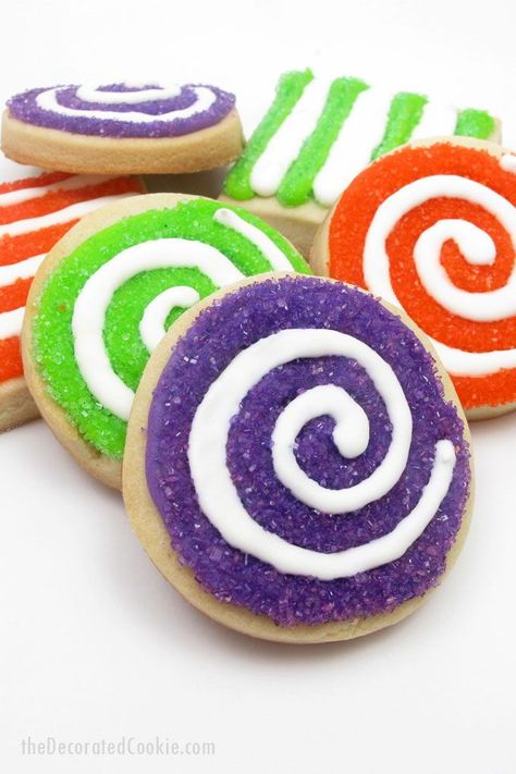 colorful sprinkle cookies -- swirl cookies with sprinkles for an easy cookie decorating idea Lollipops Diy, Swirl Cookies, Candy Decorations Diy, Edible Crafts, Candy Ornaments, Sprinkle Cookies, Candy Decorations, Cookies For Kids, Fake Bake