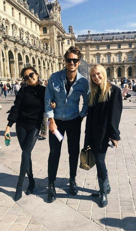 Ashley Park and Lucas Bravo and Camille Razat as Mindy Chen and Gabriel and Camille Lucas Emily In Paris, Camille Razat Style, Emily In Paris And Gabriel, Emily In Paris Camille, Emily In Paris Aesthetic, Lucas Bravo, Camille Razat, Emily In Paris Outfits, Dr Martens Outfit