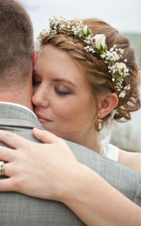 Wedding hair with flowers Bridal Flower Crown, Flower Crown Wedding, Wedding Hair Flowers, Lake Wedding, Bridal Crown, Wedding Crown, Wedding Wishes, Crown Hairstyles, Lorde