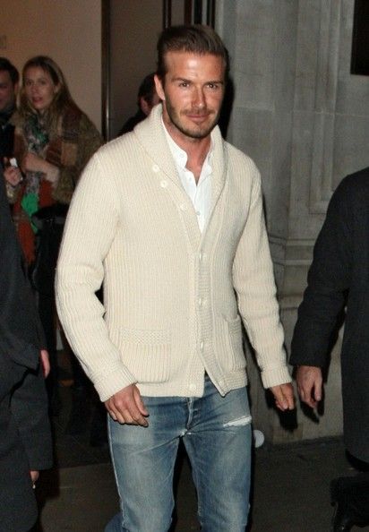 David Beckham David Beckham Pictures, Mens Shawl Cardigan, Beige Cardigan Outfit, Cream Cardigan Outfit, David Beckham Photos, David Beckham Hairstyle, Style My Hair, Christian Horner, Mens Business Casual Outfits