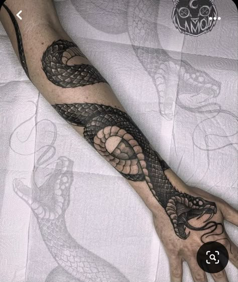 King Cobra Tattoo, Rattlesnake Tattoo, Black Snake Tattoo, Half Sleeve Tattoos Sketches, Half Sleeve Tattoo Stencils, Around Arm Tattoo, Cobra Tattoo, Tattoo Snake, Serpent Tattoo