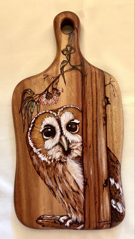 Wood Burn Fish, Owl Wood Burning, Pyrography Owl, Owl Woodburning, Wood Burning Art Owl, Beginner Wood Burning, Wood Sculpture Art, Wood Burning Patterns Stencil, Art Pole