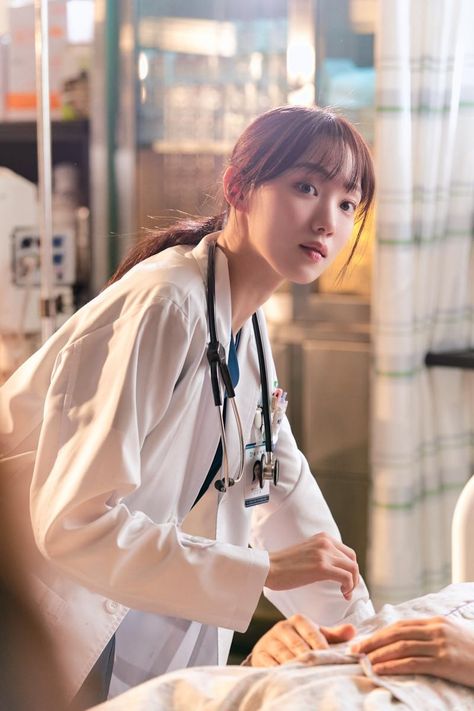 Lee Sung Kyung Doctors, Dr. Romantic 2, Dr Romantic, Romantic Doctor Teacher Kim, Dr. Romantic, Romantic Series, Medical Pictures, Lee Sung Kyung, Medical School Inspiration