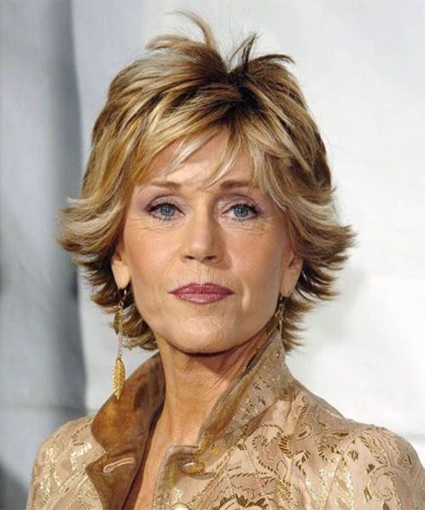 jane fonda short layered hairstyle NOT crazy about the flippy thing. Big Cornrows, Jane Fonda Hairstyles, Women Haircuts, Long Haircut, Haircuts Ideas, Asymmetrical Hairstyles, Shoulder Hair, Bangs Short, Shag Hairstyles