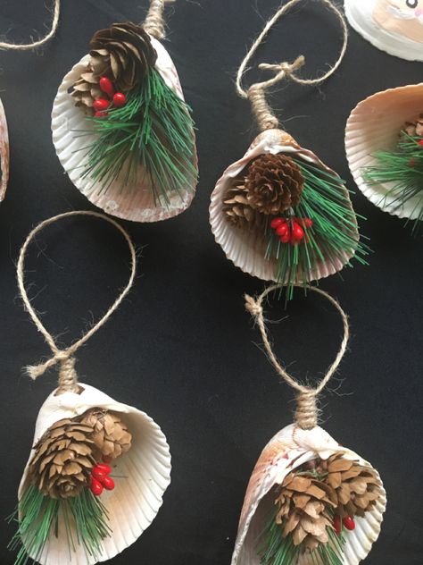 Holiday Shell Crafts, How To Make Seashell Ornaments, Shell Christmas Ornaments Diy Seashell Crafts, Seashell Crafts Christmas, Ornaments With Shells, Sea Shell Christmas Tree Ornaments, Christmas Shells Diy Ideas, Seashell Christmas Decorations, Shell Crafts To Sell