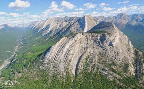 Geology IN: 10 Pictures that will make you want to become a Geologist Planetary Geology, Personality Tests, Eilat, Canada Photos, Geology Rocks, Sedimentary Rocks, 10 Picture, Natural Phenomena, Earth Science