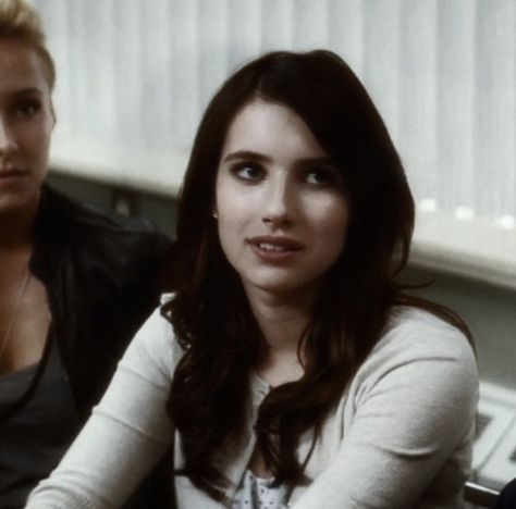 Scream Characters, Jill Roberts, Scream 4, Scream Movie, Evan Peters, Emma Roberts, Look Alike, Tim Burton, Scream