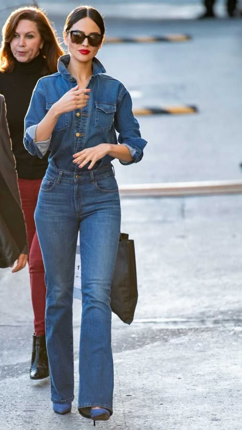 Eiza Gonzalez Outfits, Eliza Gonzalez, Outfits Con Jeans, Fashion Trend Forecast, Eiza Gonzalez, Stylish Work Attire, All Jeans, Effortlessly Chic Outfits, 90s Fashion Outfits