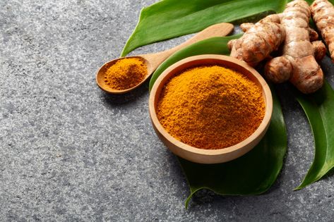 Turmeric powder and fresh turmeric root ... | Premium Photo #Freepik #photo Pain Relief Tea, Fresh Turmeric Root, Spices Photography, Health Benefits Of Turmeric, Turmeric Drink, Baking Soda For Hair, Space Plants, Lowering Cholesterol, Benefits Of Turmeric