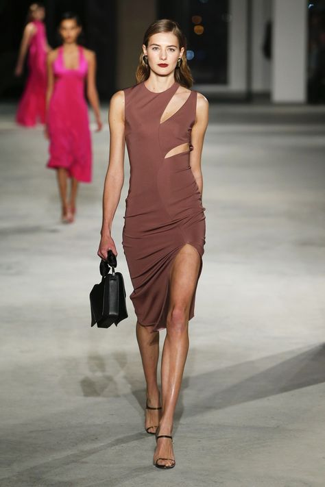 Cushnie et Ochs Fall 2018 Ready-to-Wear collection, runway looks, beauty, models, and reviews. Chanel Sport, Sanne Vloet, Women's Runway Fashion, 2018 Runway, Simply Dress, Et Ochs, Cushnie Et Ochs, Cooler Look, Fashion 2018