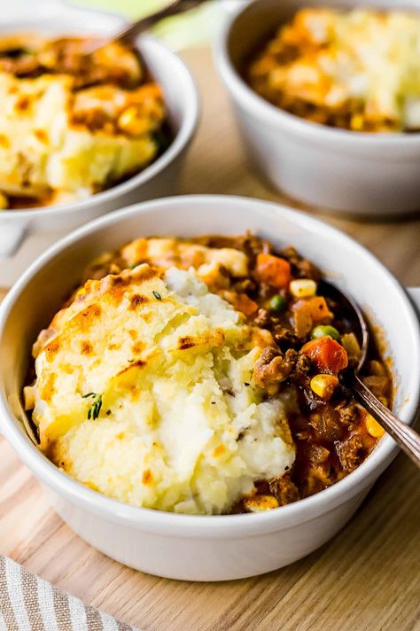 Easter Roast Recipes, Healthy Shepards Pie, Pie Table, Ramekin Recipe, Shepards Pie Recipe, Easy Shepherds Pie, Loaded Baked Potato Casserole, Baked Potato Casserole, Shepherds Pie Recipe