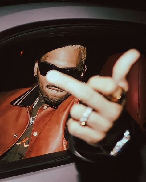 chris brown middle finger 2000s Rap Aesthetic, Chris Brown Albums, Chris Brown Funny, Middle Finger Wallpaper, Chris Brown Photos, Chris Brown Photoshoot, Album Release Party, Chris Brown Wallpaper, Chris Brown X