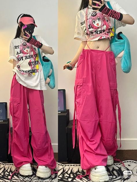 Hot Pink Pants Outfit Street Style, Kawaii Street Style, Baggy Colorful Outfit, Barbie Outfit Inspo Aesthetic, Pink Cargo Outfit, Pink Cargo Pants Outfit Street Style, Hello Kitty Aesthetic Outfit, Pink Pants Outfit Street Style, Pink Cargo Pants Outfits