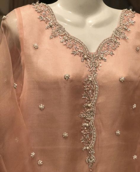 Zardosi Work Dress, Zardosi Embroidery Suits, Mehndi Dresses, Zardosi Embroidery, Shadi Dresses, Zardosi Work, Dress Designing, India Clothes, Pearl Work