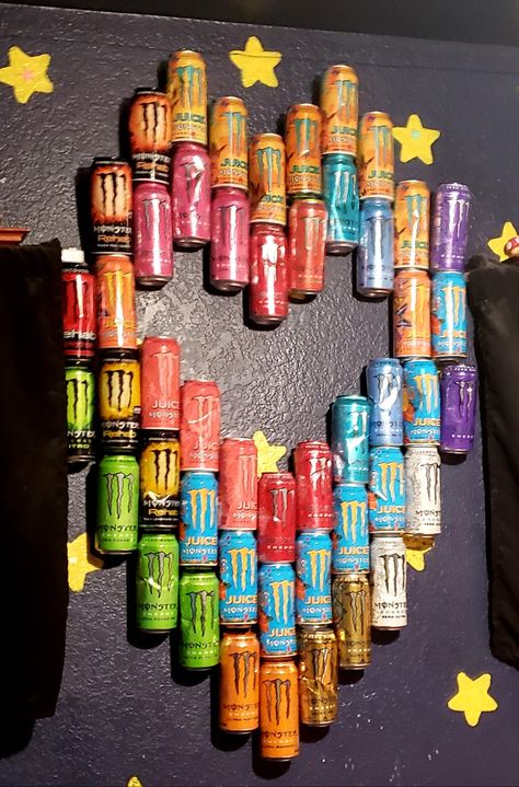 Its a heart made out of monster cans Monster Cans Wallpaper, Monster Energy Profile Picture, Monster Energy Painting, Energetyki Monster, Monster Bottle Craft, Monster Can Heart Wall, Monster Can Wall Decor, Monster Can Crafts Aesthetic, Monster Drinks Aesthetic