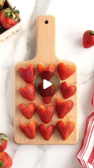 Heart Shaped Cake With Strawberries, Decorative Strawberries On Cake, Heart Fruit Pizza, Cut Strawberries Into Hearts, Heart Shape Strawberries, Strawberry Hearts How To Cut, How To Cut Strawberries Into Hearts, Cute Ways To Cut Strawberries, Strawberry Ideas Decoration