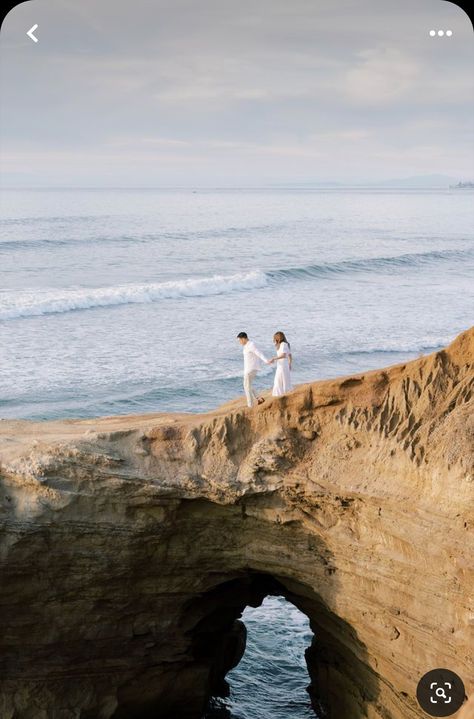 Engagement Photo San Diego, Sunset Cliffs San Diego Engagement, Modern Beach Engagement Photos, Socal Engagement Photos, Sunset Cliffs San Diego Elopement, California Beach Photoshoot, San Diego Beach Photoshoot, Cliff Side Engagement Photos, San Diego Photoshoot Locations