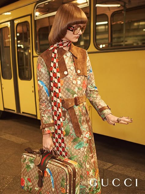 It's Gucci mania. This is why we are so obsessed with Gucci since Alessandro Michele came in. Gucci Maximalism, Gucci Trench Coat, Gucci Prints, 70s Scarf, Gucci 2016, Gucci Campaign, Crazy Patterns, Scarf Square, Gucci Outfits