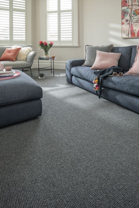 Dark Grey Carpet Living Room Ideas, Gray Carpet Living Room Interior Design, Charcoal Carpet Living Room, Grey Carpet Living Room Ideas, Dark Grey Carpet Lounge, Gey Sofa Floor Lamb, Dark Grey Carpet Living Room, Room Ideas Dark, Grey Carpet Living Room