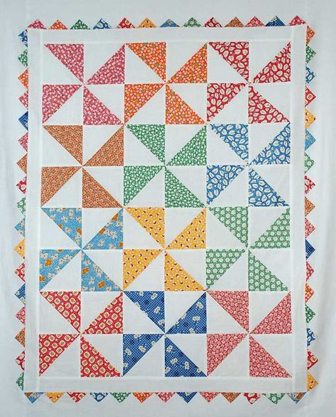 Pinwheel Baby Quilt, Quilting Fabric Projects, Pinwheel Quilt Pattern, Pinwheel Quilt Block, Girl Quilts Patterns, Charm Square Quilt, Baby Quilt Tutorials, Moda Bake Shop, Quilting Designs Patterns